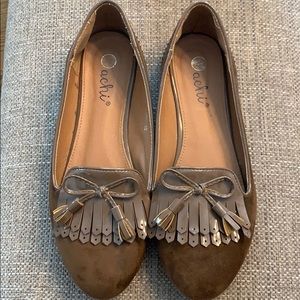 Brown suede like slip on fringe moccasin sz10